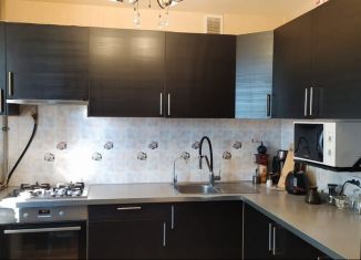 Продам 2-комнатную квартиру, 54.3 м2, Берёзовский, Театральная улица, 22