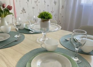 Сдается двухкомнатная квартира, 70 м2, Краснодарский край, улица Серова, 17