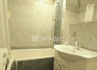 Продам 3-ком. квартиру, 64.1 м2, Амурская область, Зейская улица, 215