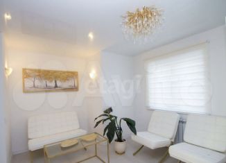 Сдается в аренду двухкомнатная квартира, 60 м2, Калуга, улица Фомушина, 31