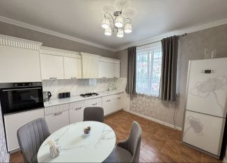 Сдача в аренду 4-комнатной квартиры, 100 м2, Сочи, Фермерский переулок, 17, микрорайон Энергетик-Изумруд