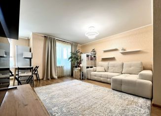 Двухкомнатная квартира на продажу, 60 м2, Екатеринбург, Союзная улица, 2, метро Чкаловская