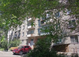 Продам 2-комнатную квартиру, 47.2 м2, Магнитогорск, улица Сталеваров, 15
