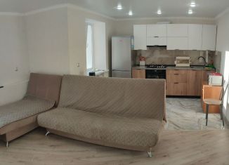 Сдача в аренду 2-ком. квартиры, 65 м2, Бугуруслан, Коммунистическая улица, 37