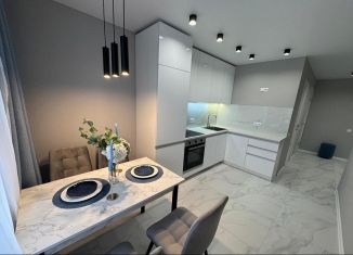 Продам 2-комнатную квартиру, 60 м2, Киров, улица Маклина, 60А