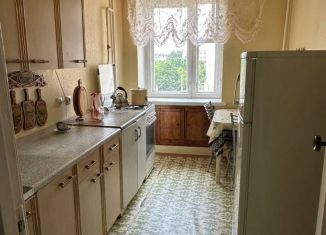 Сдается в аренду двухкомнатная квартира, 50 м2, Киржач, улица Текстильщиков, 16