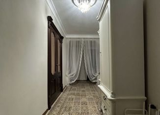 Сдам 3-комнатную квартиру, 75 м2, Грозный, улица У.А. Садаева, 41