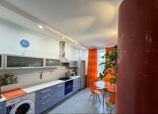 Сдам трехкомнатную квартиру, 87 м2, Уфа, улица Калинина, 13