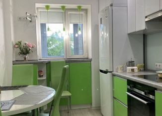 Продаю трехкомнатную квартиру, 62 м2, Мурманск, Октябрьская улица, 42