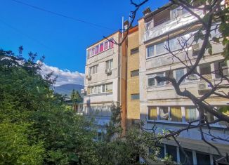 Продам 2-ком. квартиру, 48 м2, Ялта, Киевский переулок, 15