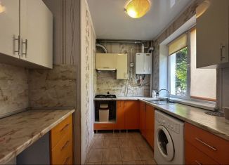 Сдам в аренду 3-комнатную квартиру, 60 м2, Крымск, улица Свердлова, 147