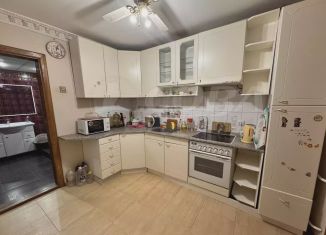Сдаю в аренду 4-ком. квартиру, 140 м2, Тюменская область, Ставропольская улица, 2А