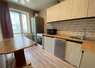 Продам 3-ком. квартиру, 67 м2, Благовещенск, Студенческая улица, 25/1