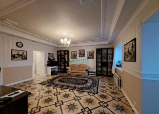 Продается четырехкомнатная квартира, 108 м2, Тобольск, Революционная улица, 11