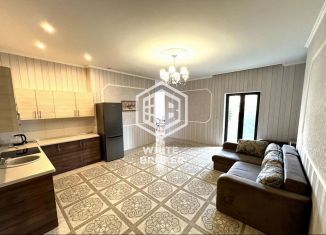 Продаю трехкомнатную квартиру, 84.4 м2, посёлок городского типа Ливадия, улица Батурина, 40А, ЖК Император