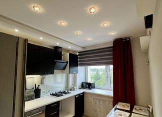 Сдача в аренду 2-комнатной квартиры, 45 м2, Кириши, улица Строителей, 26