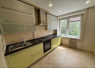 Продажа двухкомнатной квартиры, 45.7 м2, Смоленск, улица Кирова, 15