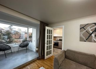 Продаю 2-ком. квартиру, 45 м2, Сочи, улица Конституции СССР, 32, микрорайон Центральный