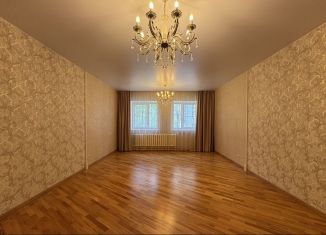 Продаю 3-ком. квартиру, 100 м2, Киров, улица Молодой Гвардии, 84А