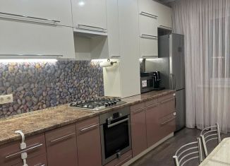 Продаю двухкомнатную квартиру, 64.4 м2, Кропоткин, 1-й микрорайон, 22