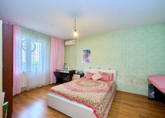 Продается 3-ком. квартира, 80.9 м2, Краснодар, улица Академика Лукьяненко, 16/1, микрорайон Микрохирургии глаза