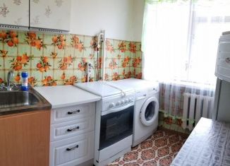 Сдаю двухкомнатную квартиру, 45 м2, посёлок ЛМС, микрорайон Центральный, 9