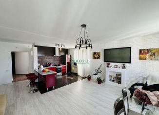 Продажа 2-ком. квартиры, 94 м2, Тобольск, 10-й микрорайон, 45/1А