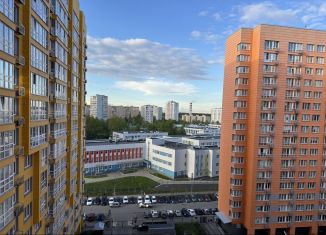 Продаю 3-ком. квартиру, 74.4 м2, Видное, Радужная улица, 2