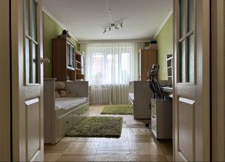 Продам 3-ком. квартиру, 64.7 м2, Ломоносов, улица Победы, 22/7