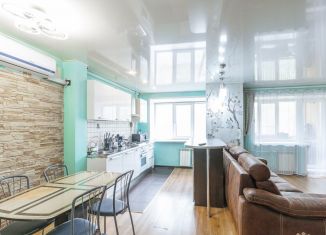 Продам 2-ком. квартиру, 67 м2, Омская область, Круговая улица, 4Б