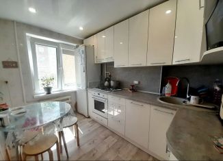 Продам 3-ком. квартиру, 61 м2, Азов, улица Пушкина, 112