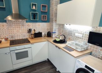 Сдается в аренду 1-ком. квартира, 35 м2, Кингисепп, улица Десантника Александрова, 4к7