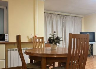 Сдам 2-комнатную квартиру, 65 м2, Вологда, Октябрьская улица, 55