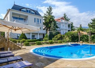 Продаю дом, 790 м2, посёлок городского типа Ливадия, Виноградная улица, 25В