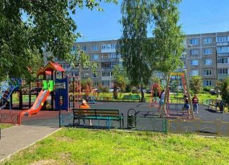 Продается 2-ком. квартира, 38 м2, Старый Оскол, микрорайон Макаренко, 3