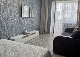 Сдаю в аренду однокомнатную квартиру, 40 м2, Феодосия, бульвар Старшинова, 12