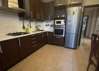 Аренда 2-ком. квартиры, 85 м2, Бронницы, микрорайон Марьинский, 7