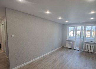 Продам 3-ком. квартиру, 56 м2, Псков, улица 23 Июля, 8