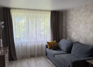 Продаю 2-комнатную квартиру, 50 м2, Глазов, улица Ленина, 15