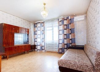 Продаю 2-ком. квартиру, 44 м2, Волжский, улица Кирова, 12