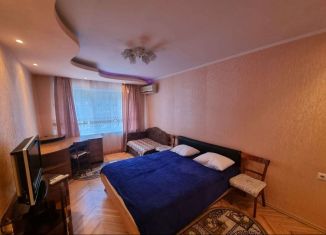 Сдам в аренду двухкомнатную квартиру, 45 м2, Сочи, Садовая улица, 18, микрорайон Черемушки