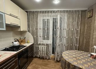 Сдам в аренду 3-ком. квартиру, 65 м2, Арзамас, Солнечная улица, 12А