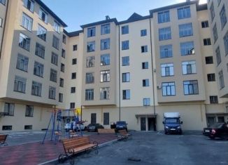 Продажа двухкомнатной квартиры, 65 м2, Нальчик, улица Мовсисяна, 20А