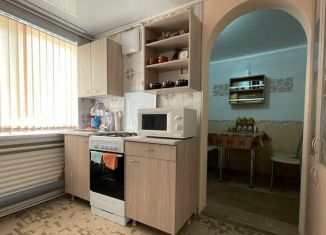 Продается 3-комнатная квартира, 50 м2, Краснодар, улица Кирова, 23, улица Кирова