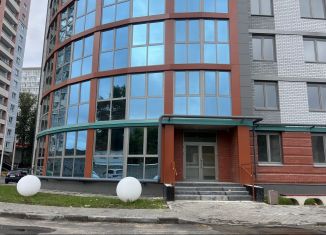 Продаю 1-комнатную квартиру, 51.7 м2, Тверь, улица Спартака, 2