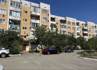 Продаю 3-ком. квартиру, 68.5 м2, Лабинск, Школьная улица