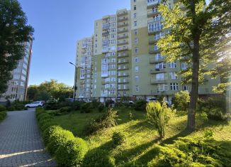 Сдам 1-ком. квартиру, 43 м2, Калининград, улица Фортовая Дорога, 11