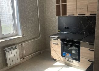 Сдам 3-ком. квартиру, 81 м2, Курская область, проспект Вячеслава Клыкова, 35