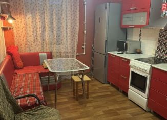 Аренда 4-ком. квартиры, 50 м2, Череповец, улица Батюшкова, 1