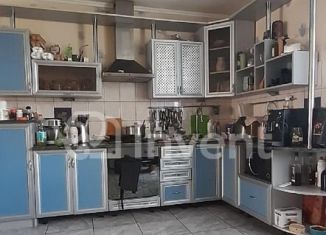 Продается 4-комнатная квартира, 109.3 м2, посёлок Знаменск, улица Ленина, 23